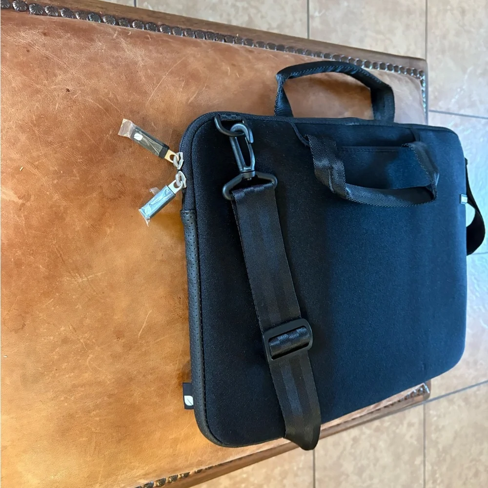 In case laptop case - Picture 3 of 4
